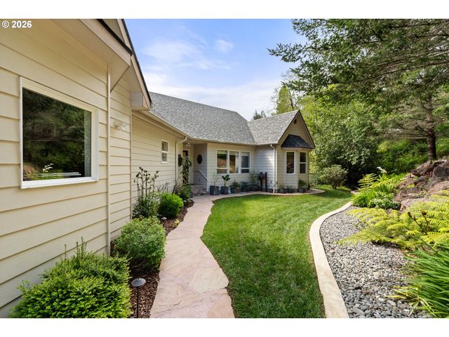 17146 Mountain Dr Ln, Brookings, OR 97415