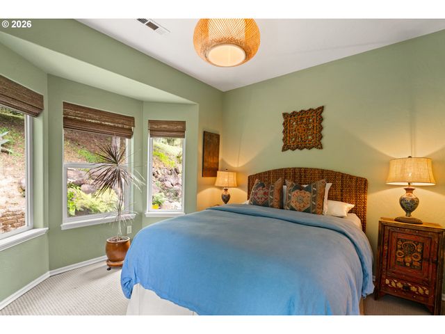 17146 Mountain Dr Ln, Brookings, OR 97415