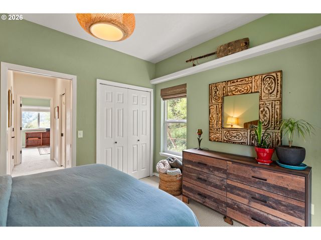17146 Mountain Dr Ln, Brookings, OR 97415