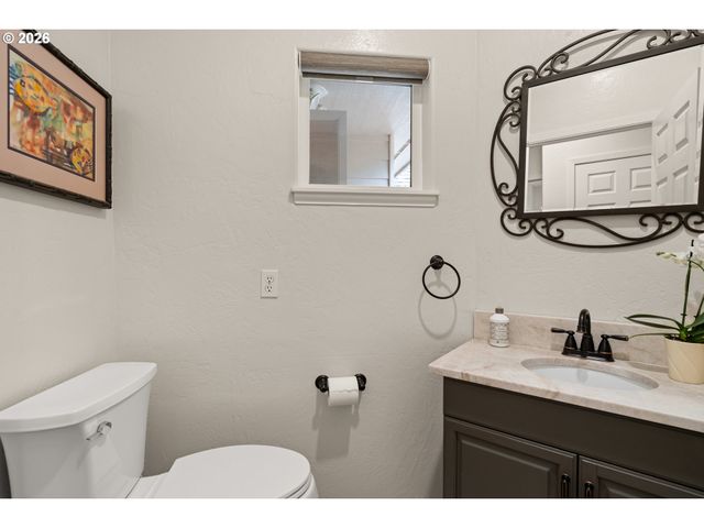 17146 Mountain Dr Ln, Brookings, OR 97415