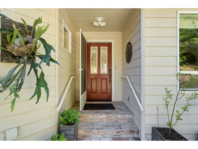 17146 Mountain Dr Ln, Brookings, OR 97415