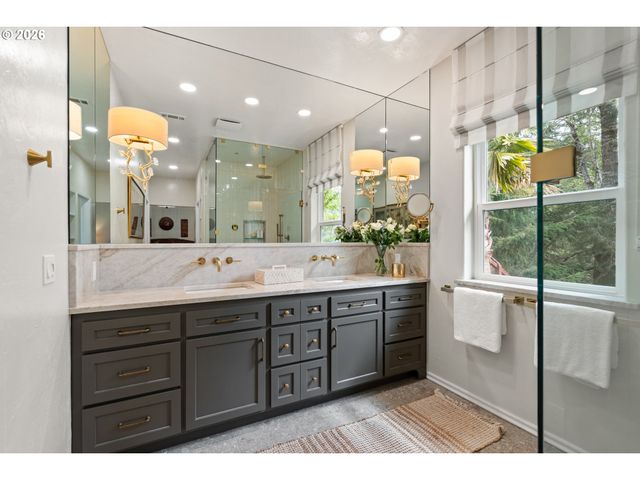 17146 Mountain Dr Ln, Brookings, OR 97415