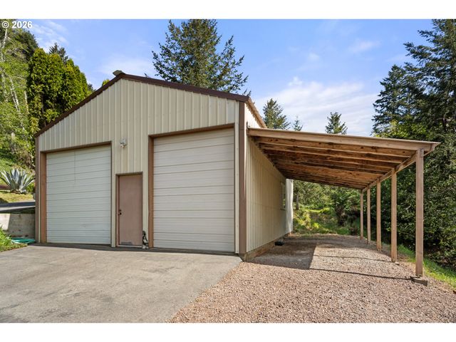 17146 Mountain Dr Ln, Brookings, OR 97415