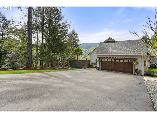 17146 Mountain Dr Ln, Brookings, OR 97415