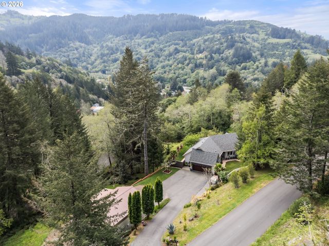 17146 Mountain Dr Ln, Brookings, OR 97415
