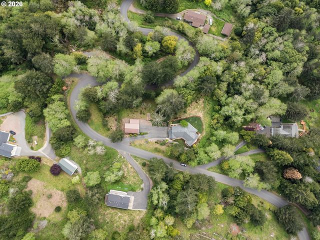 17146 Mountain Dr Ln, Brookings, OR 97415