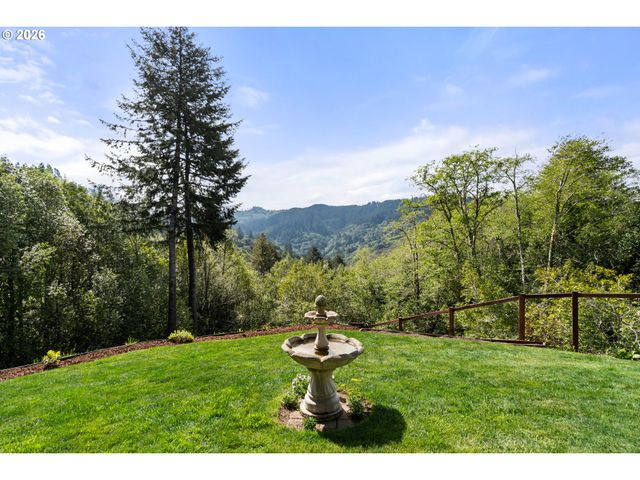 17146 Mountain Dr Ln, Brookings, OR 97415