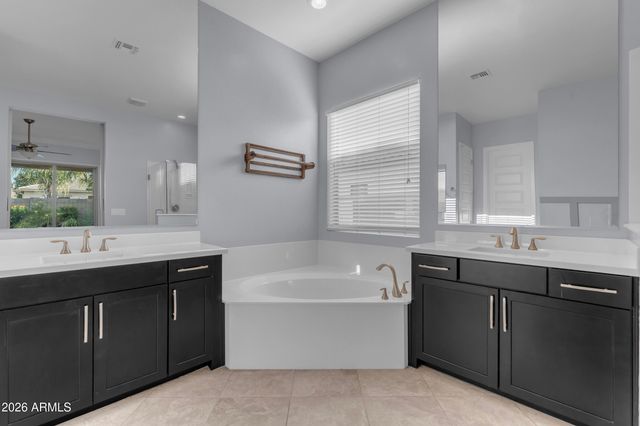 3926 E CASSIA Lane, Gilbert, AZ 85298