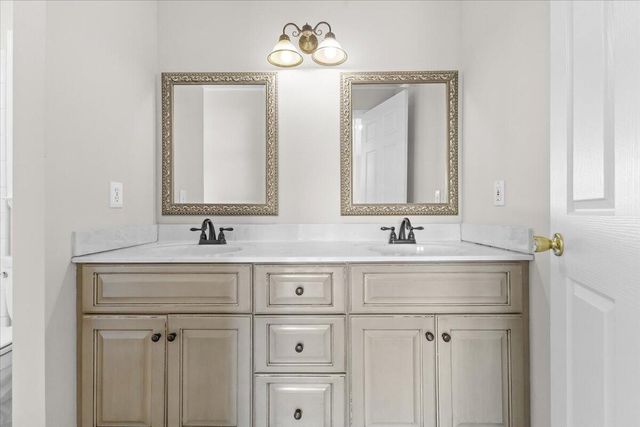 636 Boxwoodgreen DR, Wirtz, VA 24184