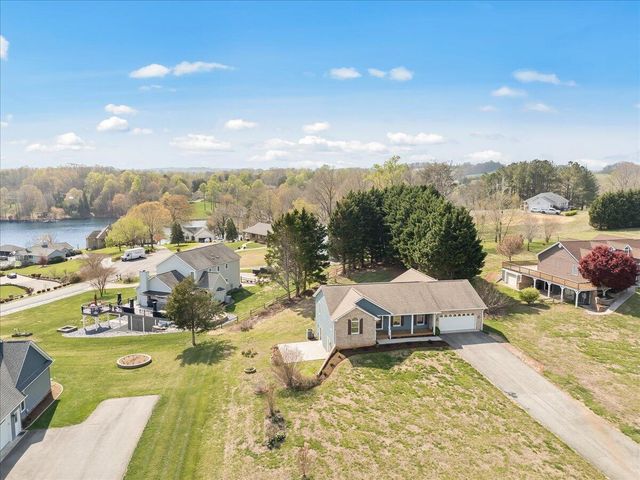 636 Boxwoodgreen DR, Wirtz, VA 24184