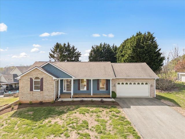 636 Boxwoodgreen DR, Wirtz, VA 24184