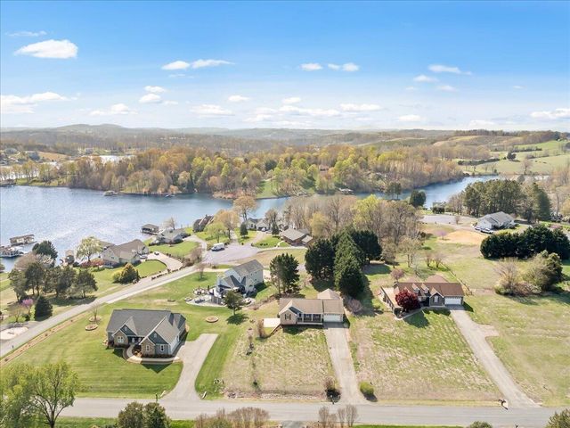 636 Boxwoodgreen DR, Wirtz, VA 24184