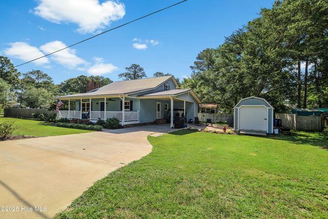 712 Longleaf Drive, Southport, NC 28461