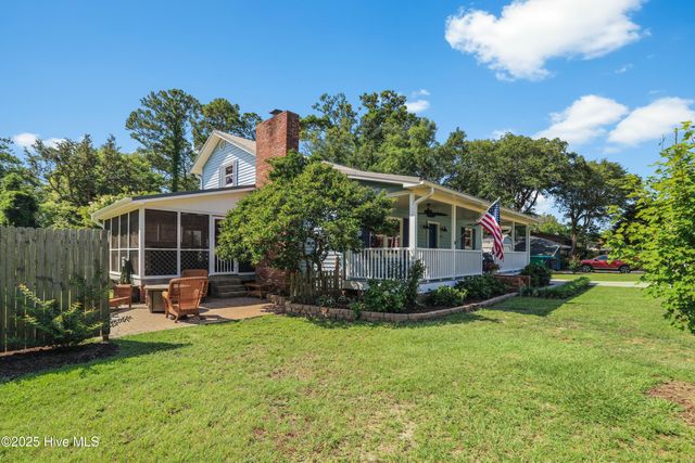 712 Longleaf Drive, Southport, NC 28461