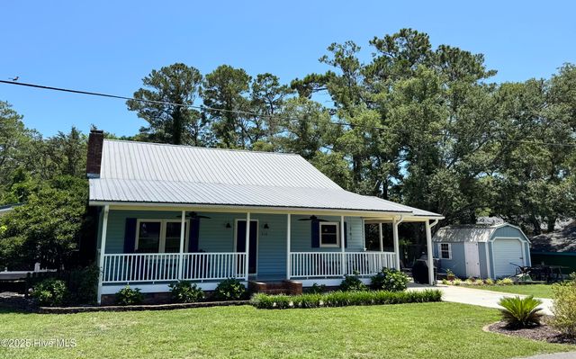 712 Longleaf Drive, Southport, NC 28461