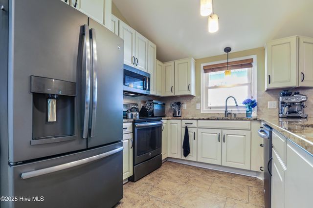712 Longleaf Drive, Southport, NC 28461