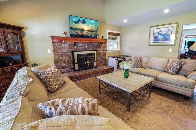 712 Longleaf Drive, Southport, NC 28461