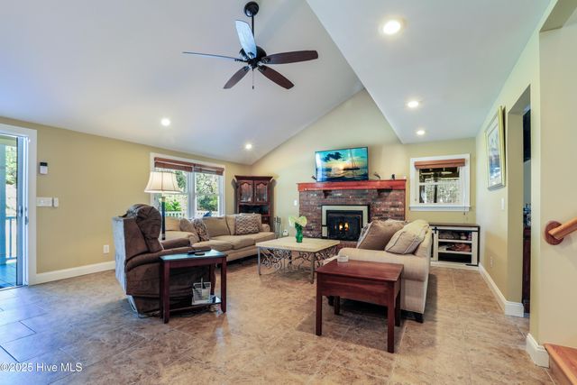 712 Longleaf Drive, Southport, NC 28461