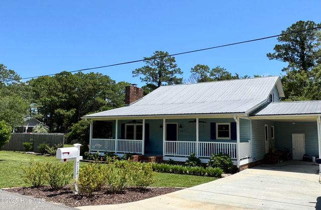 712 Longleaf Drive, Southport, NC 28461