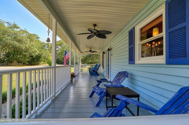 712 Longleaf Drive, Southport, NC 28461