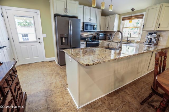 712 Longleaf Drive, Southport, NC 28461