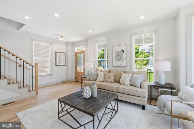 3220 CLAYBORNE AVE, Alexandria, VA 22306