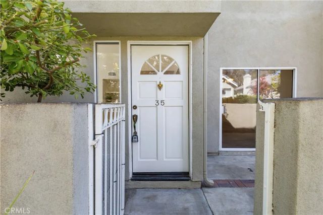 26127 Mcbean Parkway 35, Valencia, CA 91355