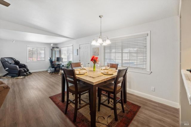 7672 Country Ln, Vacaville, CA 95688