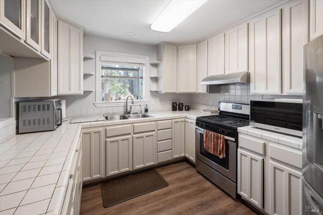 7672 Country Ln, Vacaville, CA 95688