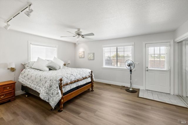 7672 Country Ln, Vacaville, CA 95688