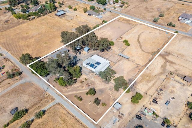 7672 Country Ln, Vacaville, CA 95688