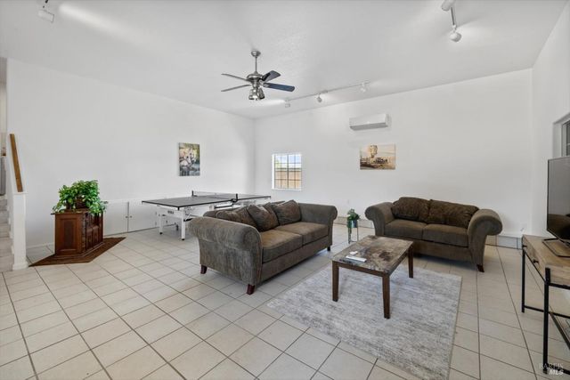 7672 Country Ln, Vacaville, CA 95688