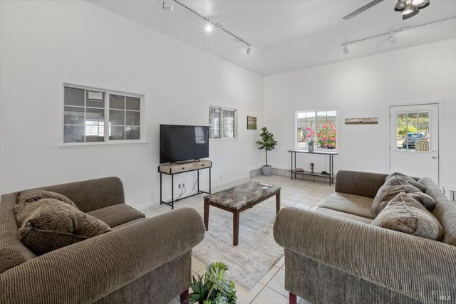 7672 Country Ln, Vacaville, CA 95688