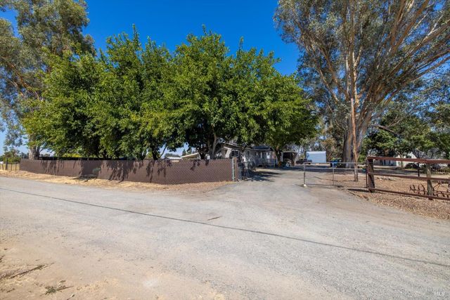 7672 Country Ln, Vacaville, CA 95688