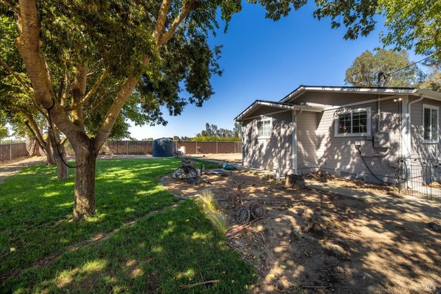 7672 Country Ln, Vacaville, CA 95688