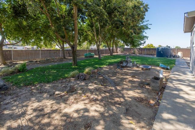 7672 Country Ln, Vacaville, CA 95688