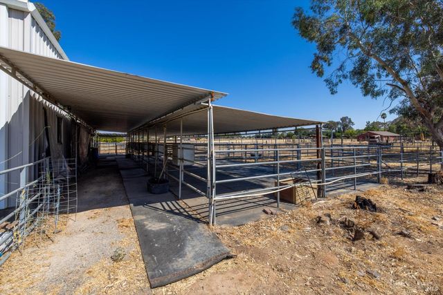 7672 Country Ln, Vacaville, CA 95688