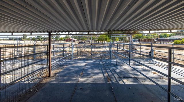 7672 Country Ln, Vacaville, CA 95688