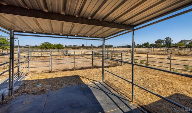 7672 Country Ln, Vacaville, CA 95688