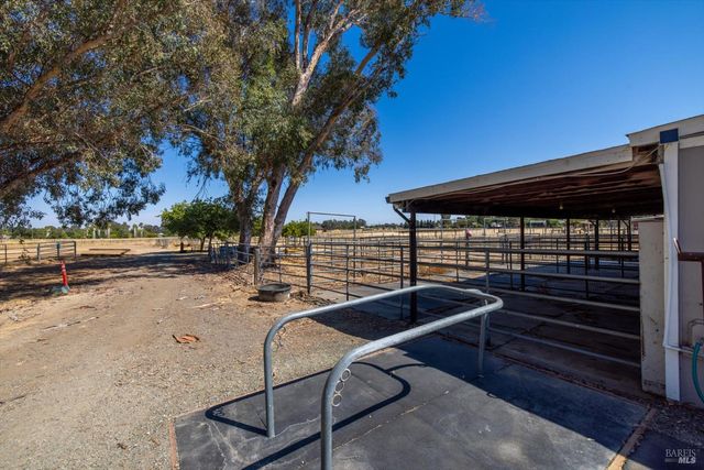 7672 Country Ln, Vacaville, CA 95688