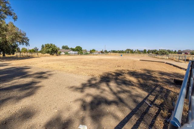 7672 Country Ln, Vacaville, CA 95688