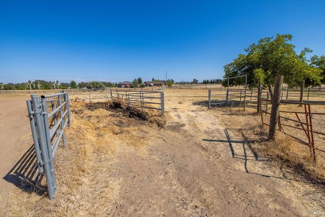 7672 Country Ln, Vacaville, CA 95688