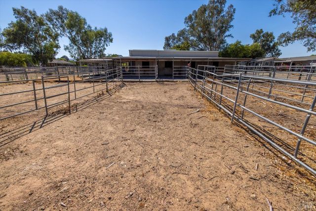 7672 Country Ln, Vacaville, CA 95688