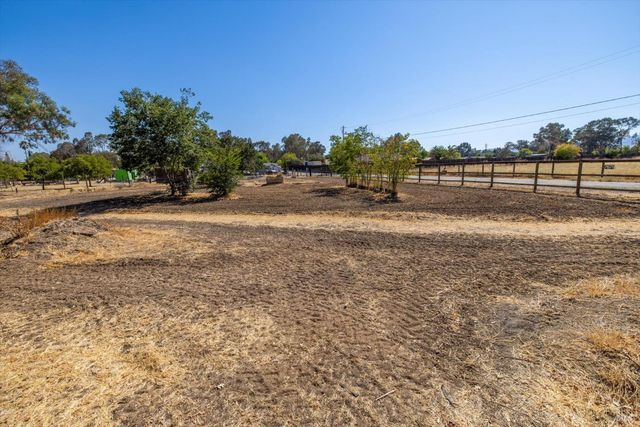 7672 Country Ln, Vacaville, CA 95688