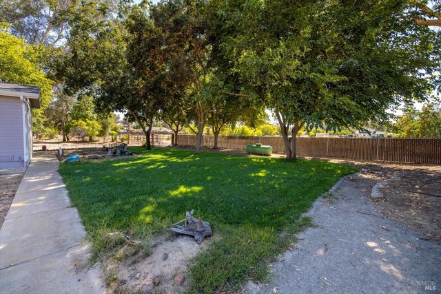 7672 Country Ln, Vacaville, CA 95688