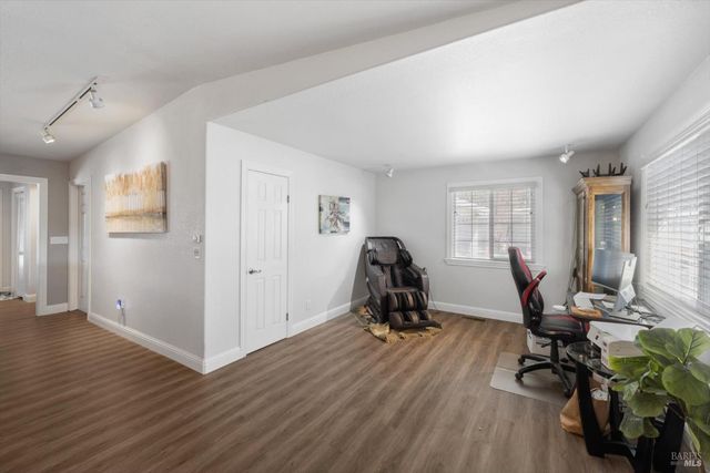 7672 Country Ln, Vacaville, CA 95688