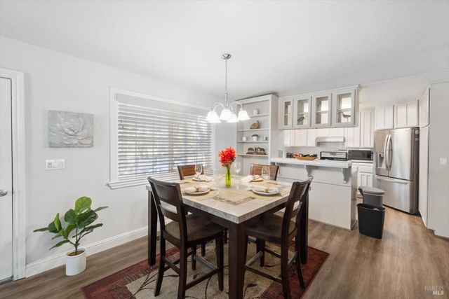 7672 Country Ln, Vacaville, CA 95688