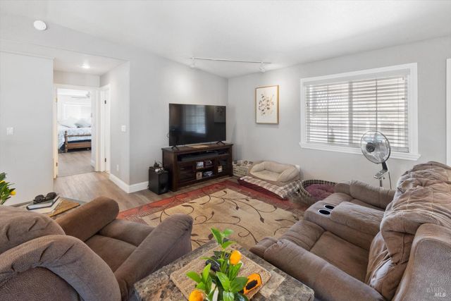 7672 Country Ln, Vacaville, CA 95688