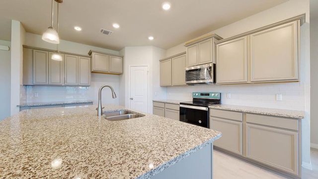 808 Gauge RD, Thorndale, TX 76577