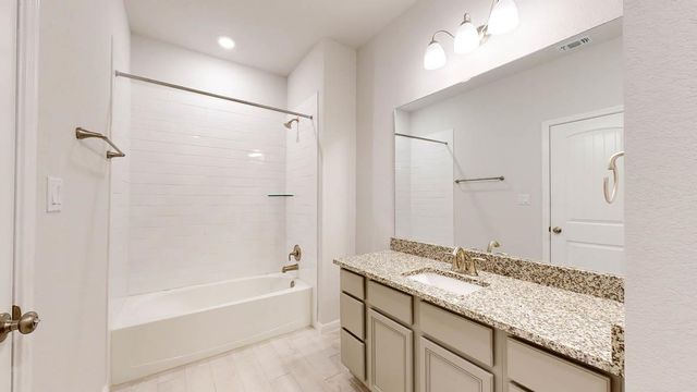 808 Gauge RD, Thorndale, TX 76577